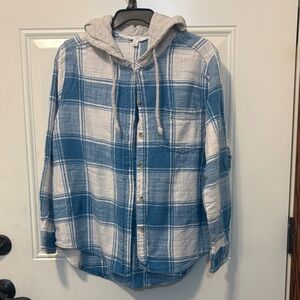 Woman’s Flannel Time and Tru Blue and White Plaid Button Down Shirt Size L